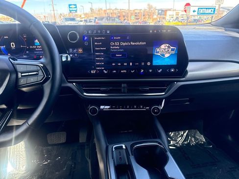 Used 2025 Chevrolet Equinox EV RS image 17