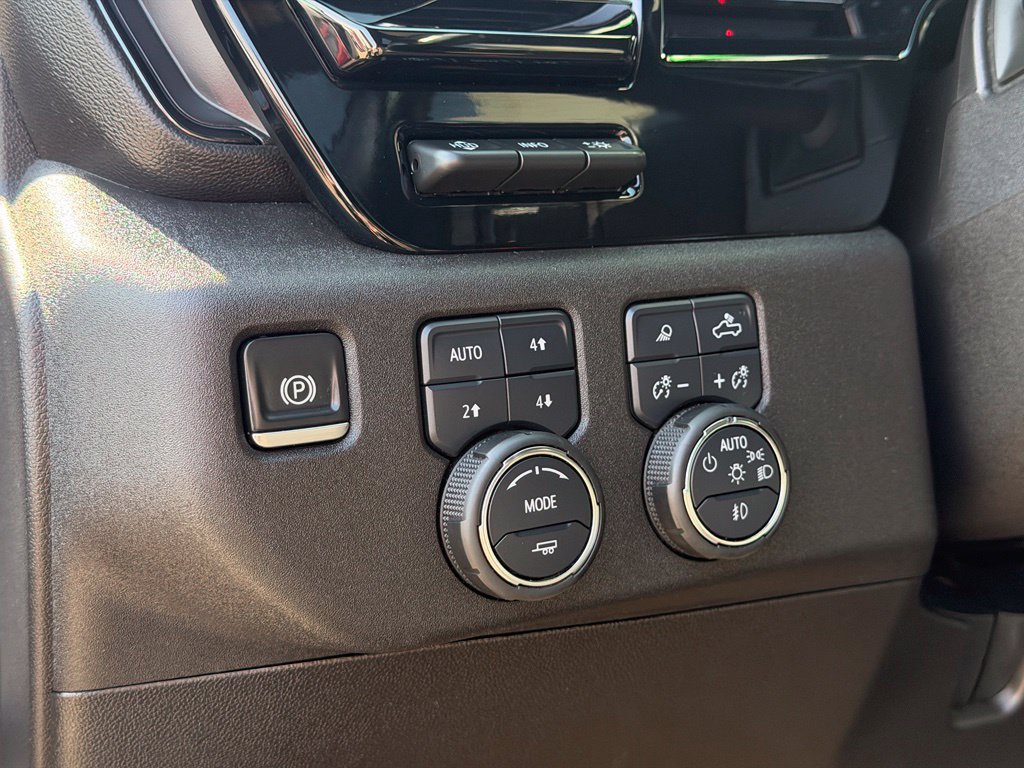 Used 2025 Chevrolet Silverado 2500 ZR2 w/ Technology Package AWD/4WD image 24