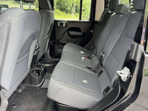 Used 2024 Jeep Gladiator Sport AWD/4WD image 17