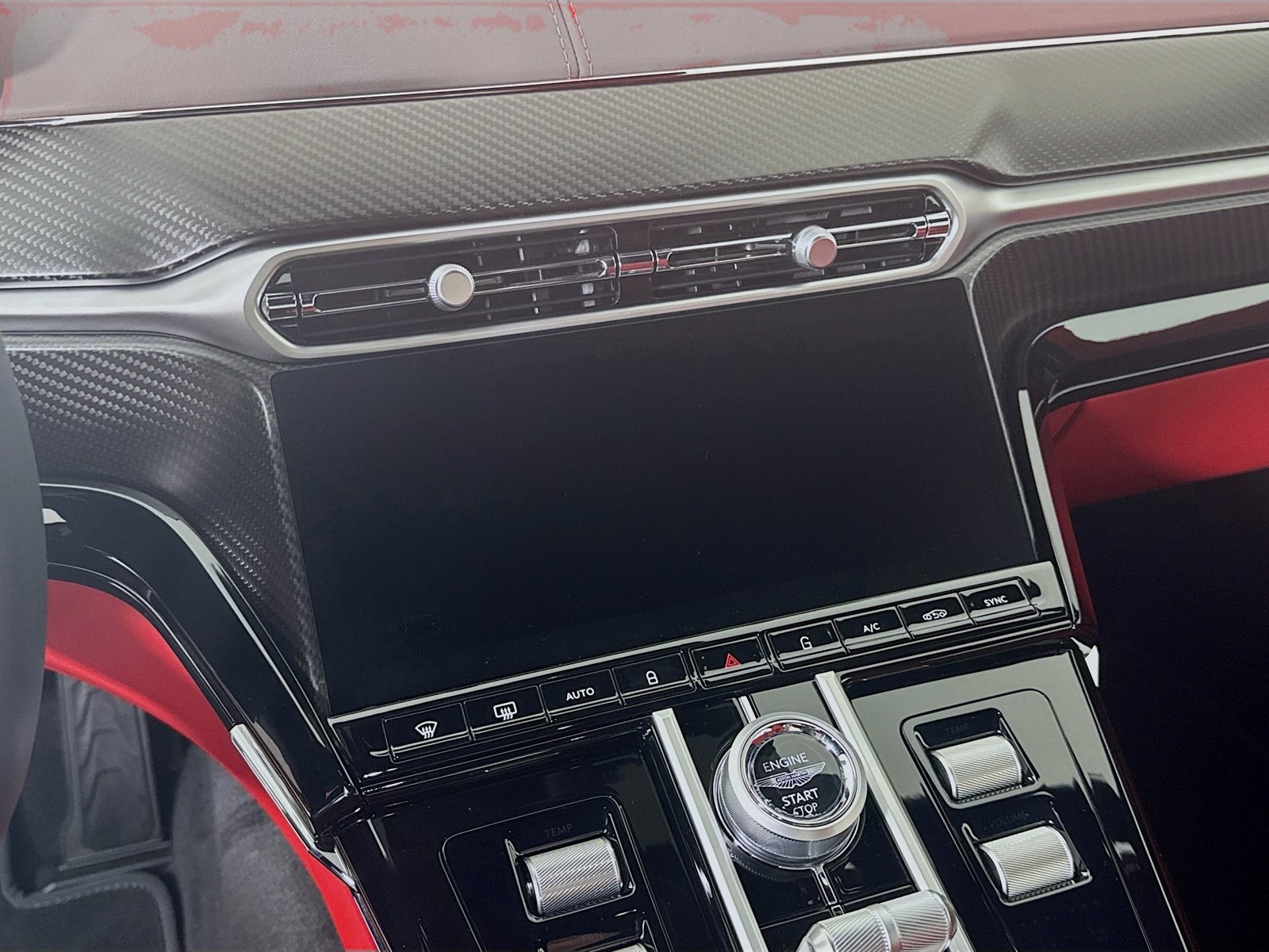 Used 2026 Aston Martin V8 Vantage S RWD image 14