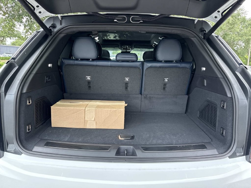 New 2025 Cadillac Escalade IQ Sport 2 w/ LPO, ONYX Package AWD/4WD image 11