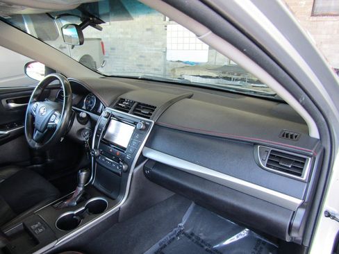 Used 2016 Toyota Camry XSE w/ Moonroof Package FWD image 11