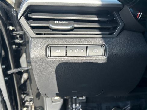Used 2025 Nissan Altima 2.5 SR FWD image 23