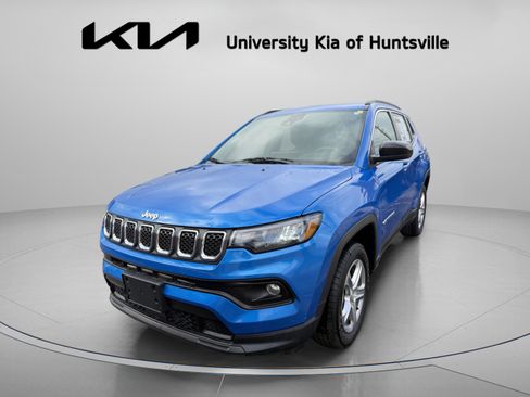 Used 2024 Jeep Compass Latitude image 3
