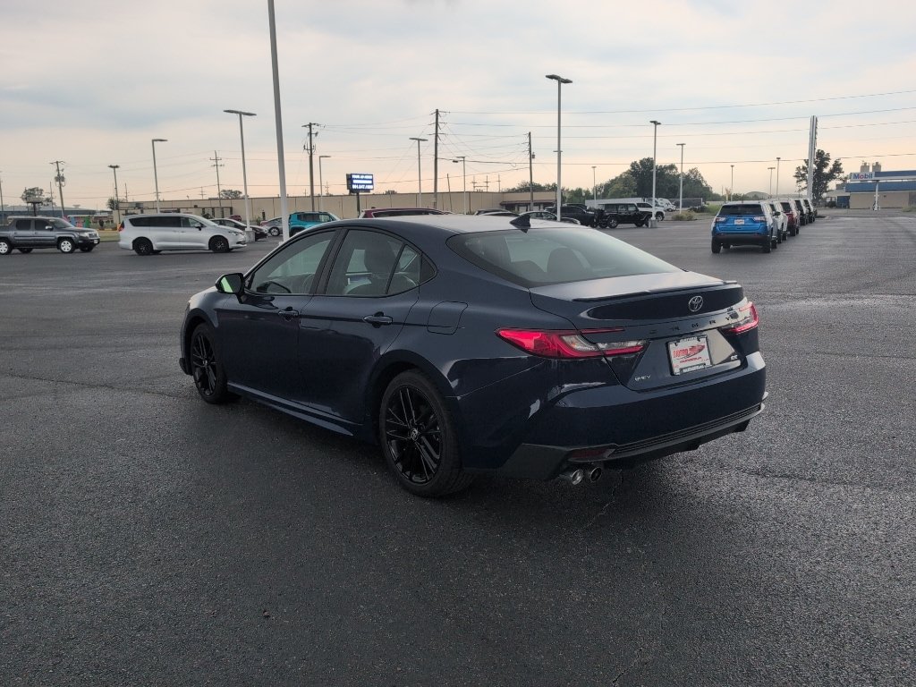 Used 2025 Toyota Camry SE FWD image 5