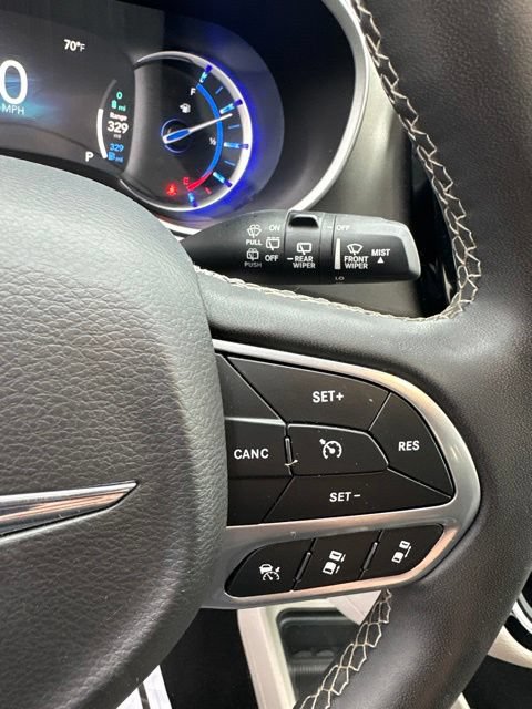 Used 2023 Chrysler Pacifica Touring-L FWD image 22