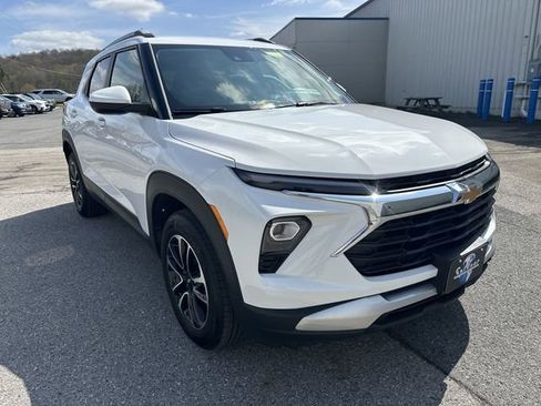 Used 2025 Chevrolet TrailBlazer LT w/ Driver Confidence Package image 11