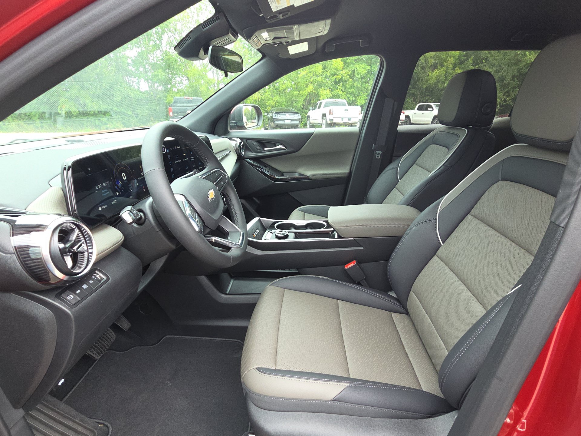 New 2027 Chevrolet Equinox LT w/ Convenience Package II AWD/4WD image 15