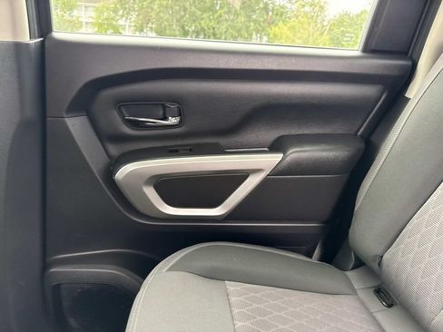 Used 2021 Nissan Titan SV w/ SV Convenience Package RWD image 20
