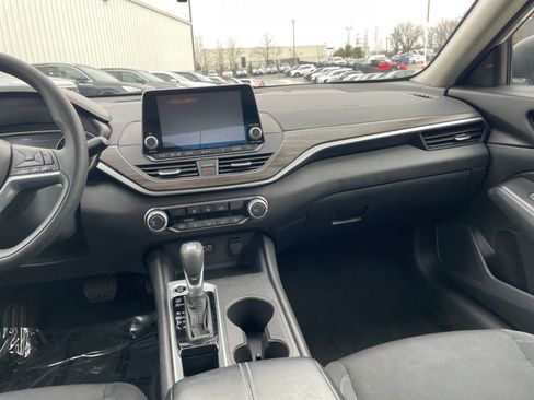 Used 2025 Nissan Altima 2.5 SV image 34