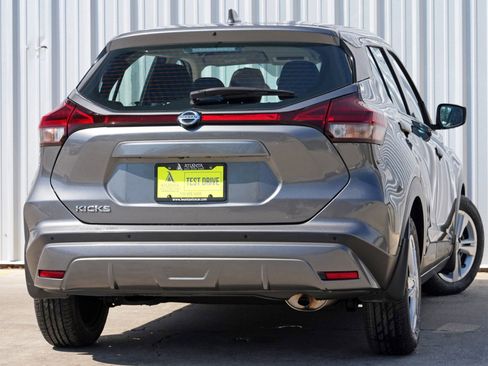 Used 2021 Nissan Kicks S image 4