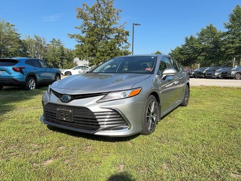 Used 2023 Toyota Camry XLE w/ Navigation Package FWD image 1
