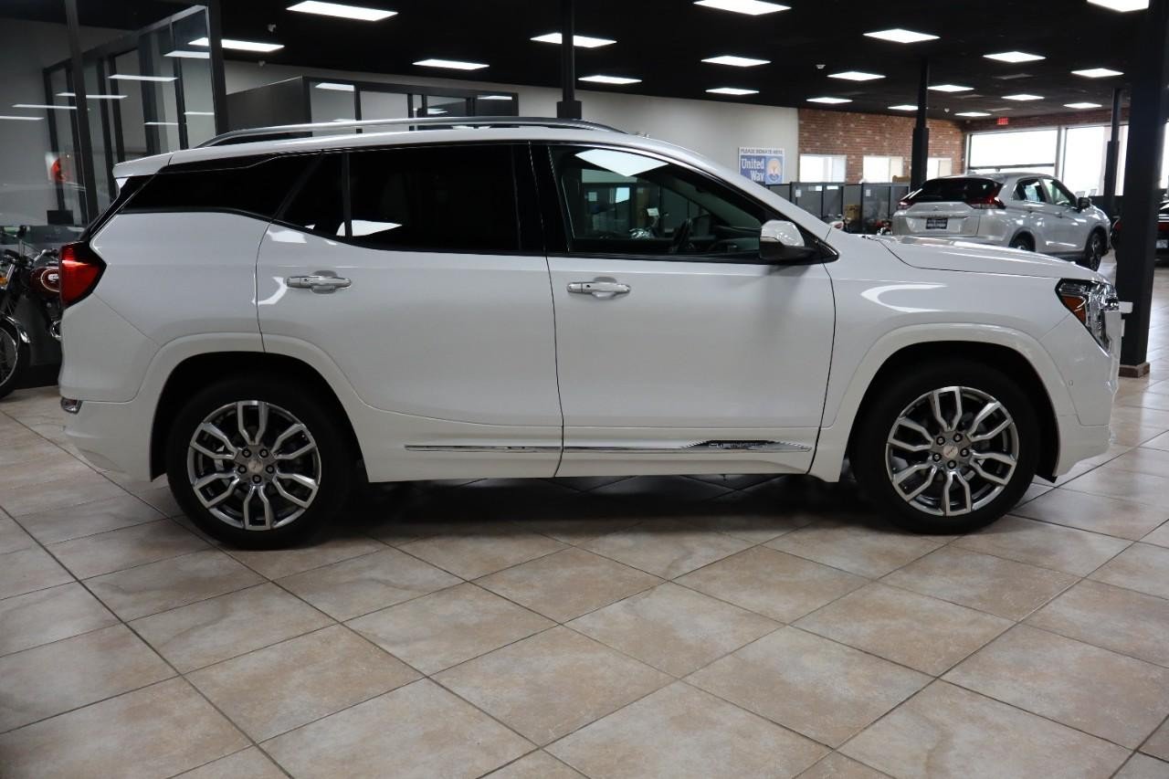 Used 2024 GMC Terrain Denali w/ Denali Premium Package AWD/4WD image 6
