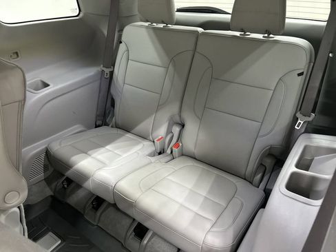 Certified 2023 GMC Acadia SLT w/ Preferred Package AWD/4WD image 20