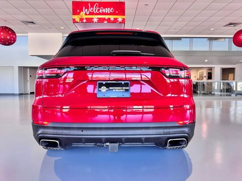 Used 2023 Porsche Cayenne Platinum Edition image 4