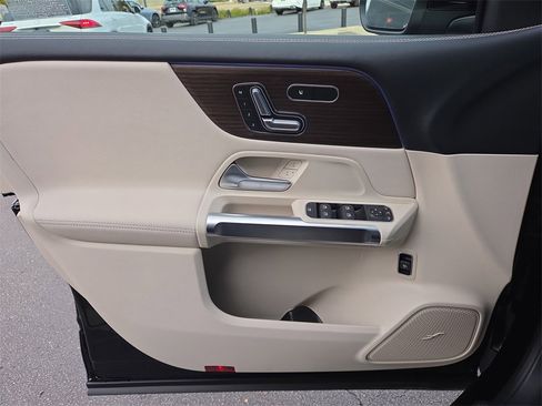 New 2025 Mercedes-Benz GLB 250 4MATIC image 22