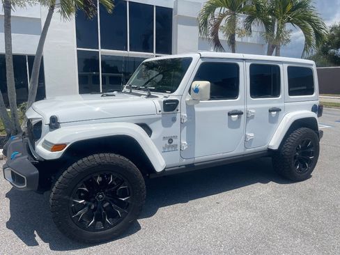 Used 2023 Jeep Wrangler Unlimited Sahara AWD/4WD image 30