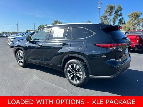 Used 2022 Toyota Highlander XLE image 4
