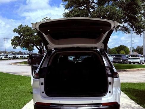 Used 2023 Jeep Grand Cherokee L Limited AWD/4WD image 30