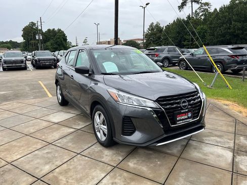 Used 2024 Nissan Kicks S FWD image 3