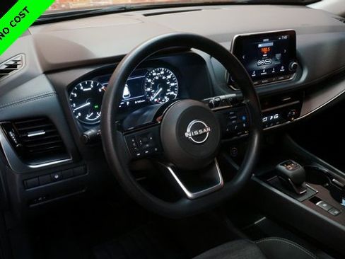 Used 2022 Nissan Rogue SV image 9