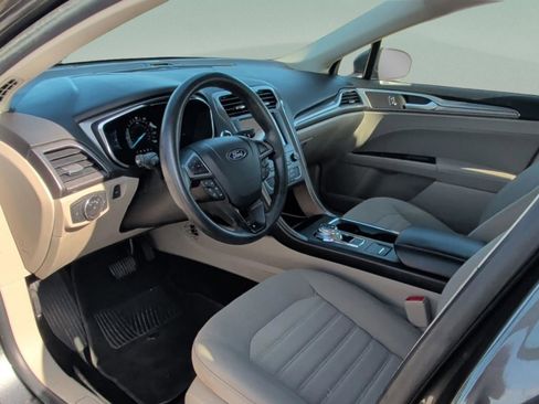 Used 2020 Ford Fusion SE image 29