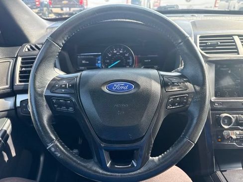 Used 2018 Ford Explorer XLT w/ Equipment Group 202A AWD/4WD image 24