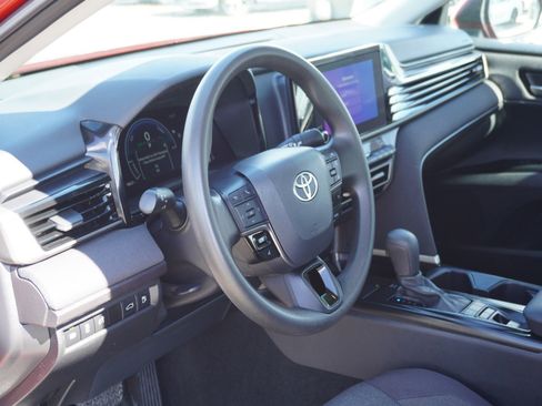 Used 2025 Toyota Camry LE image 19