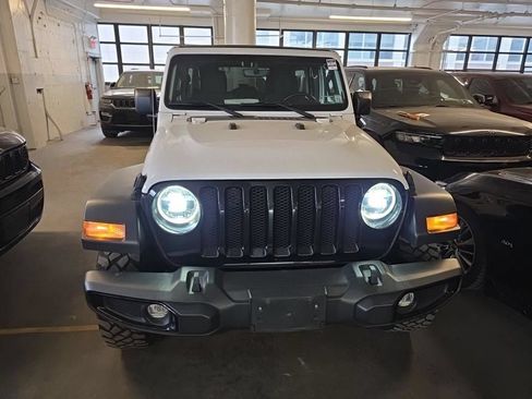 Used 2022 Jeep Wrangler Unlimited Sport AWD/4WD image 2