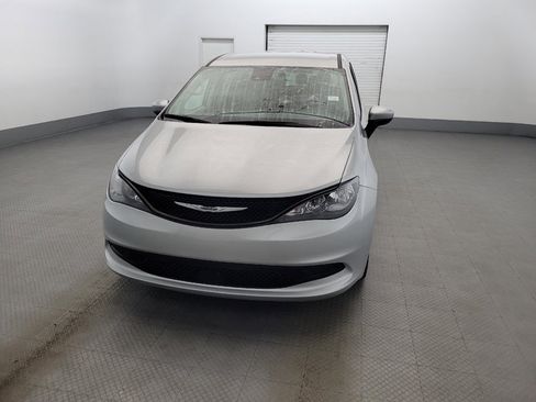 Used 2023 Chrysler Voyager LX FWD image 15
