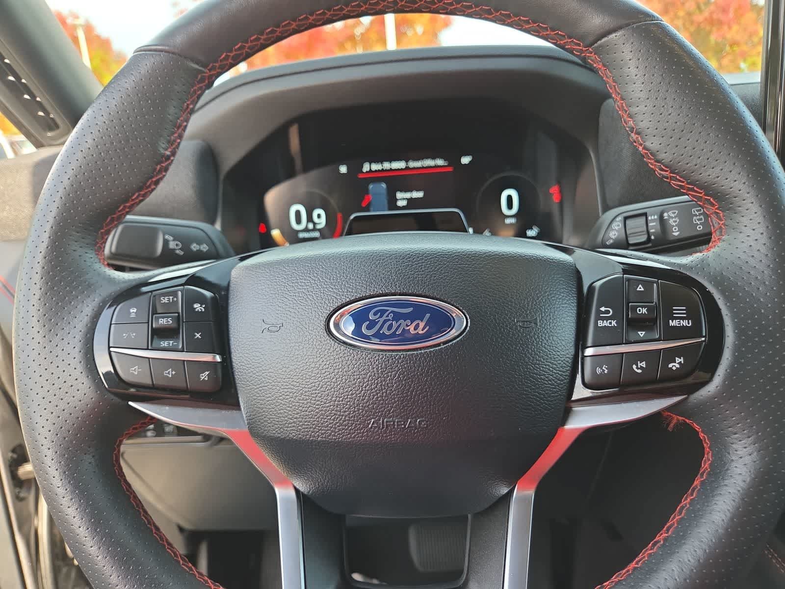 Used 2025 Ford Explorer ST-Line w/ ST-Line Street Pack AWD/4WD image 23