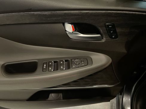 Used 2020 Hyundai Santa Fe Limited image 13