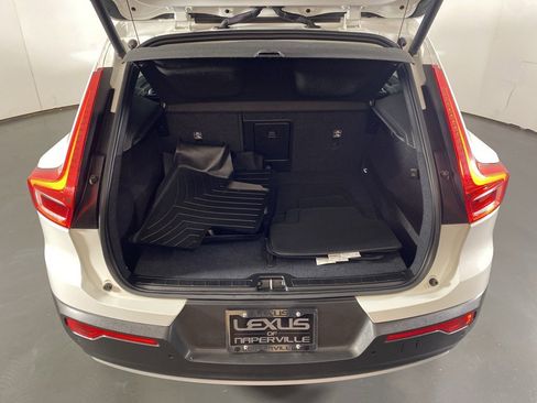 Used 2019 Volvo XC40 T5 Momentum image 28