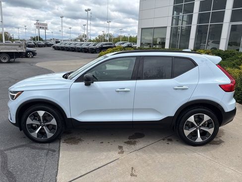 Certified 2026 Volvo XC40 B5 Plus AWD/4WD image 8