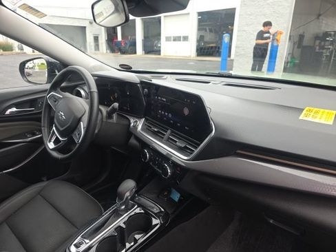 Used 2024 Chevrolet Trax ACTIV w/ Sunroof Package FWD image 13