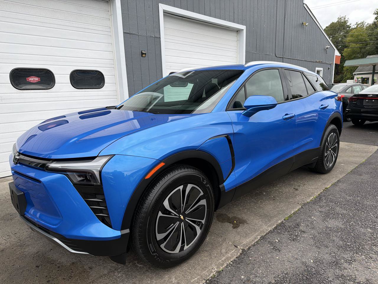 Used 2025 Chevrolet Blazer EV LT AWD/4WD image 1