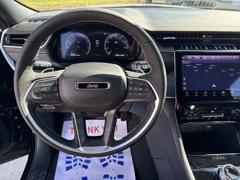 New 2025 Jeep Grand Cherokee Limited w/ Black Appearance Package image 38