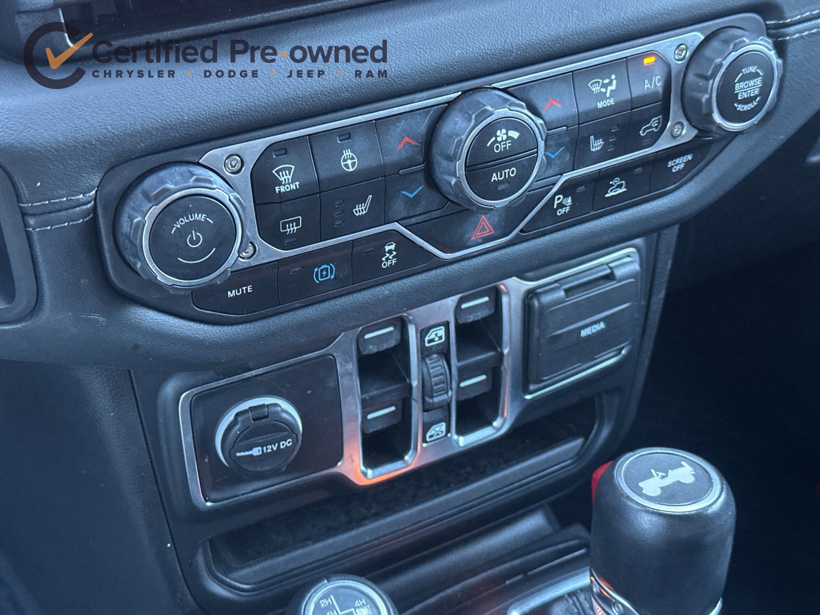 Used 2024 Jeep Wrangler Unlimited Sahara w/ Technology Group AWD/4WD image 22