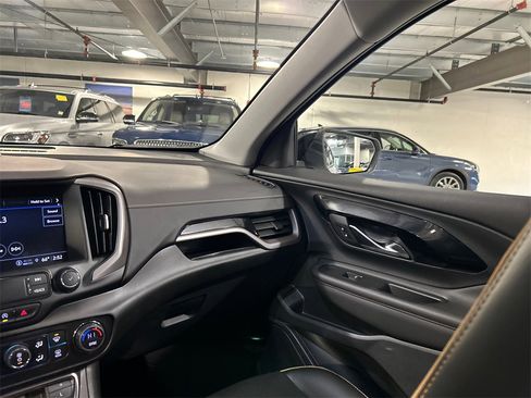 Used 2022 GMC Terrain AT4 w/ Infotainment Package II image 27