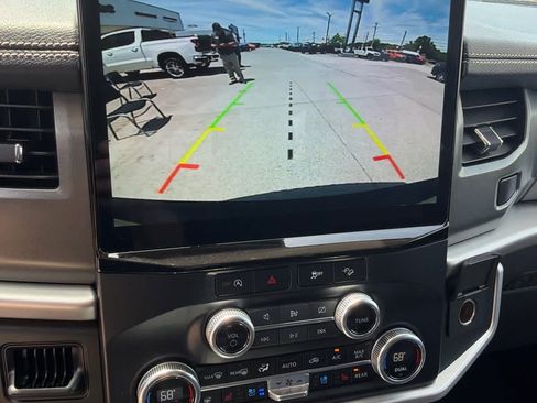 Used 2024 Ford Expedition XLT AWD/4WD image 17