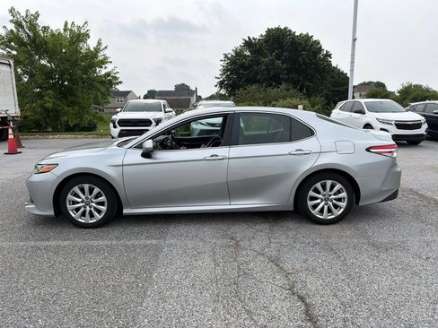 Used 2018 Toyota Camry LE FWD image 2