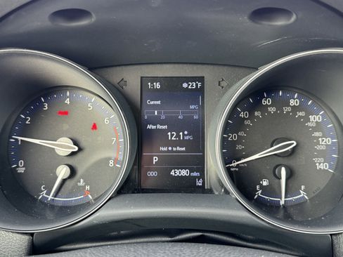 Used 2021 Toyota C-HR LE image 21