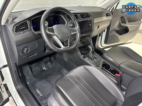 Used 2022 Volkswagen Tiguan SE image 11