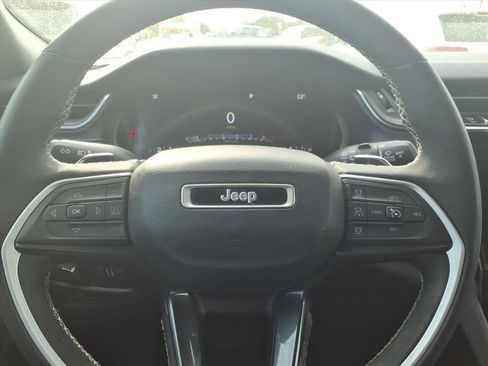 Used 2023 Jeep Grand Cherokee L Laredo image 30