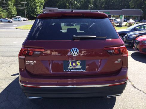Used 2018 Volkswagen Tiguan SE w/ Panoramic Sunroof Package AWD/4WD image 9