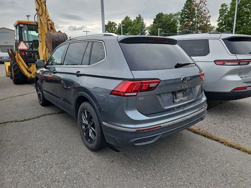 Used 2024 Volkswagen Tiguan SE w/ Panoramic Sunroof Package AWD/4WD image 2