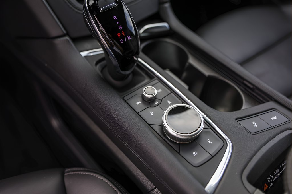 Certified 2025 Cadillac XT6 Premium Luxury FWD image 21