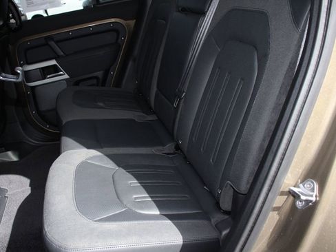Used 2020 Land Rover Defender 110 SE AWD/4WD image 19