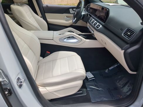 Used 2025 Mercedes-Benz GLS 580 4MATIC image 37