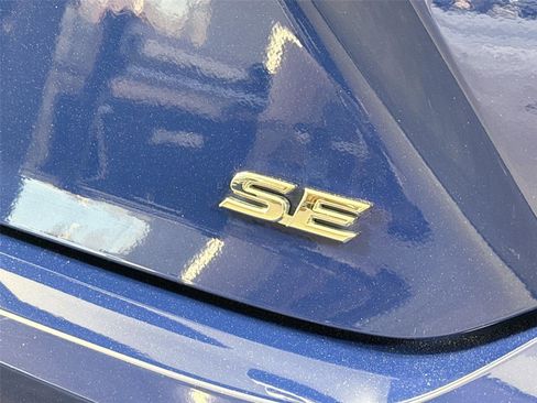 Used 2025 Toyota Camry SE image 11